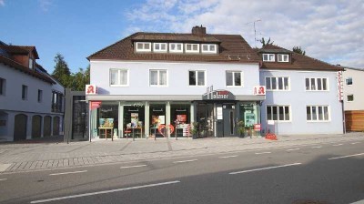 Großzügig geschnittene 3 Zimmer-Wohnung mit Dachterrasse und Garage