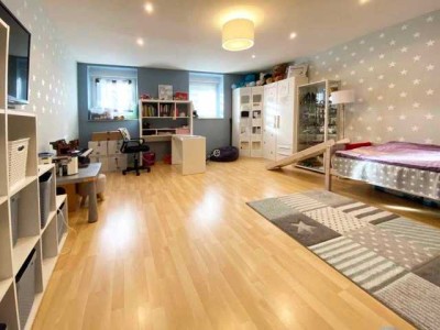 grosse Erdgeschosswohnung mit Terrasse