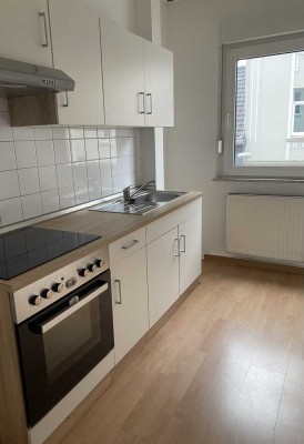 bezugsfertige 2,5 Raum-Wohnung (45 qm) mit ausgestatteter Küche im ruhigen Altenbochum (Goystr. 53)