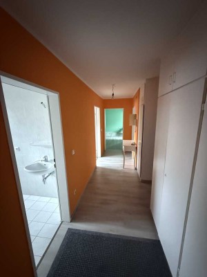 Geschmackvolle 3-Zimmer-Wohnung mit Balkon und Einbauküche in Gersthofen