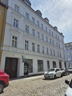 2-Zi-WHG im Kiez mit Balkon (Nähe Bahnhof)