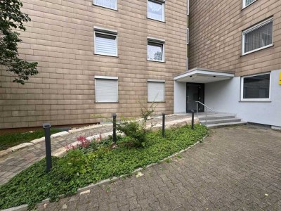 **Helle und Großzügige Etagenwohnung mit zwei Balkonen, Einbauküche und Garage**