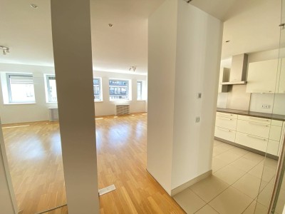 Charmante Dachgeschoßwohnung mit Einbauküche im historischen Palais - ideal für Paare - perfekte Anbindung - zu kaufen in 1040 Wien