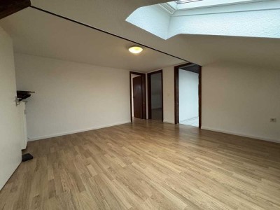 Gemütliche DG-Wohnung in Herkenrath für Familie oder WG