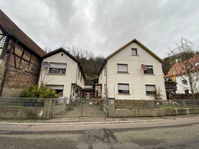 Viel Platz & Möglichkeiten: Wohnensemble mit Scheune in Schriesheim