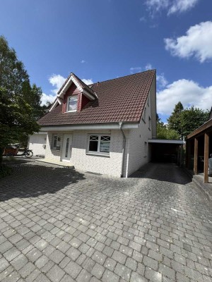 Familienfreundliche Doppelhaushälfte auf Erbpachtgrundstück mit großem Garten und Carport