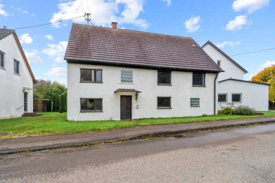 Großes Grundstück! Historisches Wohnhaus mit viel Potenzial in zentraler, ruhiger Lage