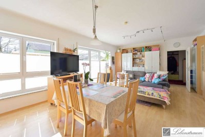 RESERVIERT! Helle Erdgeschoss-Garten-Wohnung mit zwei TG-Stellplätzen im Herzen von Gilching