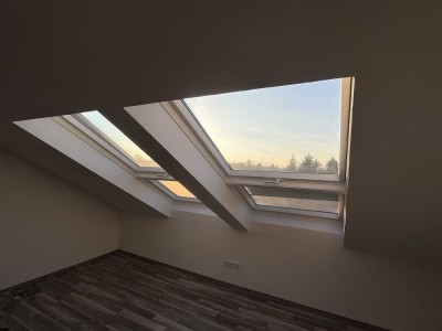 Moderne 3-Zimmer-Dachgeschosswohnung in 2-Familienhaus in Ortsrandlage