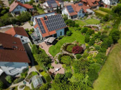 DESIGN TRIFFT NATUR - EXKLUSIVES ARCHITEKTENHAUS MIT TRAUMHAFTEM GARTENPARADIES