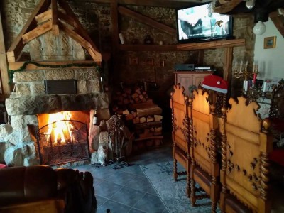 Konvolut bestehend aus 1 Wohn und Geschäftshaus, Großes Wohnhaus, Mehrzweckhalle