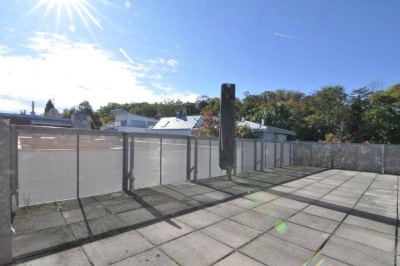 DG-Maisonette! 5 Zimmer! 3 Terrassen 74m²! KFZ-Stellplatz! Nähe Maurer Hauptplatz! Blick ins Grüne!