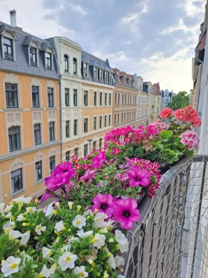 Helle 2-Zimmer Altbau-Wohnung mit französischem Balkon in der Südlichen Innenstadt