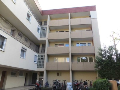 Stilvolle 1-Raum-Wohnung mit Balkon und Einbauküche in Würzburg