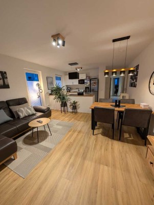 Familienfreundliche 3-Zimmer-Neubau-Wohnung mit Terrasse(n) und Garten in Kleinenbroich