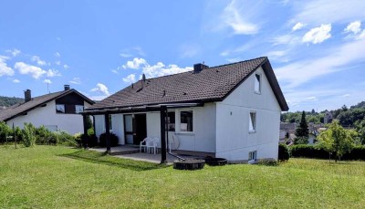 Einfamilienhaus mit Einliegerwohnung und großem Garten - in 30 Min. FR HBF