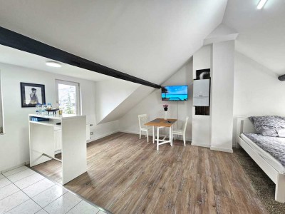 Möblierte 1-Zimmer- Dachgeschosswohnung zur Miete in Neuss