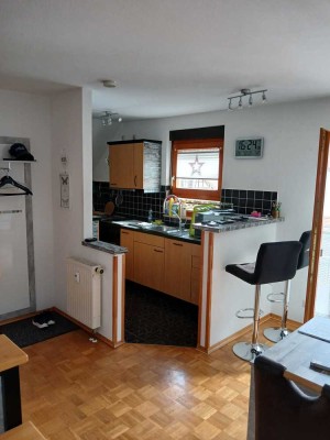 Preiswerte, gepflegte 3-Zimmer-Dachgeschosswohnung mit geh. Innenausstattung mit Balkon und EBK