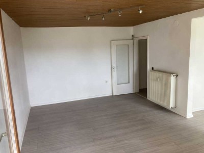 Attraktive sonnige 3-Zimmer-Wohnung mit Balkon, PKW-Garage  in Regen zu vermieten!