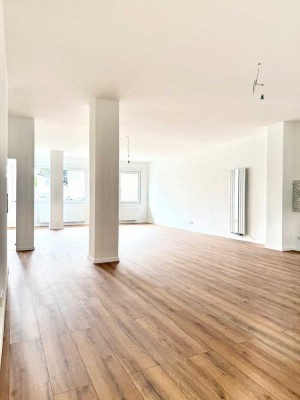 Fast ein Loft + Raum satt + barrierefrei + saniertes EG mit sep. Apart. im Erstbezug + Stellplatz