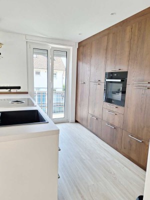 Kernsanierte-4 Zimmerwohnung in OG- Ost-sehr gute Lage-Maklerfrei - incl. Stellplatz !