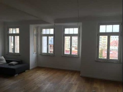 HELLE & GROSSZÜGIGE ALTBAU-WOHNUNG IN FÜRTH mit EBK