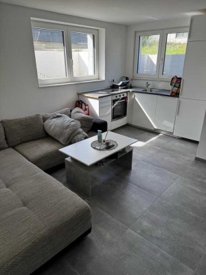 Helle, Moderne 2-Zimmer-Souterrain-Wohnung mit Terrasse ins Grüne in Gärtringen