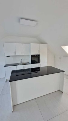 Helle 2-Zimmer Dachgeschosswohnung mit Balkon in Aschaffenburg-Leider