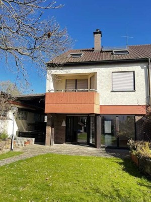 Gepflegte große Doppelhaushälfte mit wunderschönem Garten