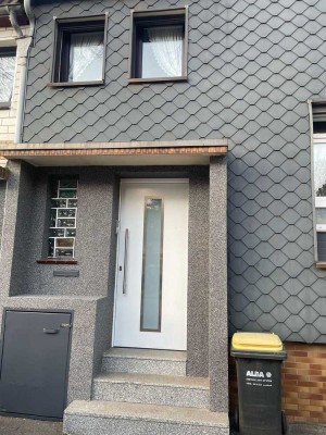 Modernisiertes Reihenmittelhaus mit Balkon und hochwertigen Ausstattungen