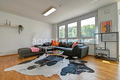 MÖBLIERT - CITY LIFE - Großzügige Wohnung mit Balkon in praktischer Lage