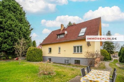 IMMOBERLIN.DE - Sanierungsbedürftiges Einfamilienhaus mit Südwestgarten auf großem Grundstück