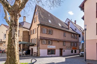 Kapitalanleger aufgepasst! Charmant renoviertes, renditestarkes Wohn-Geschäftshaus in Bad Cannstatt
