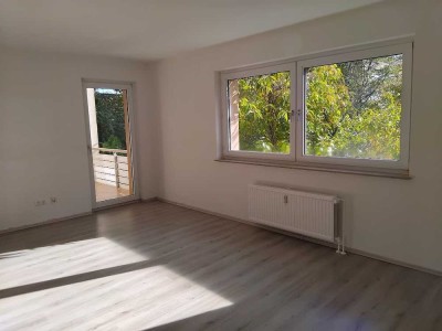 1 NKM frei bei Anmietung! Sehr schöne 2 Zimmer Wohnung mit Balkon in Duisburg zu vermieten