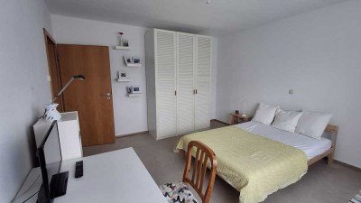 Geschmackvolle 2-Raum-Dachgeschosswohnung mit geh. Innenausstattung mit Balkon und EBK