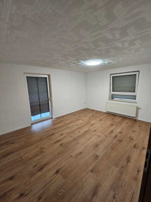 Schöne 4-Zimmer-EG-Wohnung mit Terrasse in Göggingen