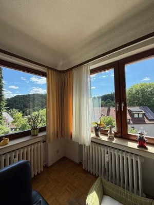 Stuttgart-Kaltental Großzügige 4-Zimmer-Wohnung mit Traumgarten, Balkon