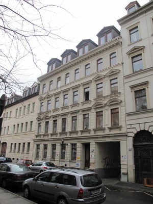 Ruhige Zentrumslage Nähe Clara-Zetkin- Park. Große Wohnküche. Großer Südbalkon