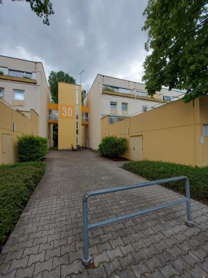 GEPFLEGTE WOHNANLAGE MIT INTERESSANTER ARCHITEKTUR - MAISONETTE-WOHNUNG SOFORT VERFÜGBAR