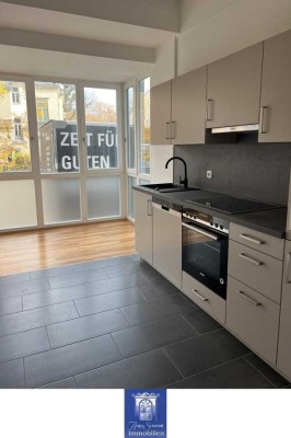 Perfekte Wohnung mit EBK, Fußbodenheizung und Wintergarten! Nah zur Uni!