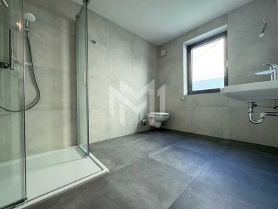 Erstbezug nach Kernsanierung ! Große schöne 3-Zimmer-Wohnung mit Dachterrasse im Stadtzentrum