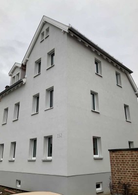 Exklusive 4-Zimmer-DG-Wohnung mit Einbauküche und Balkon in Esslingen