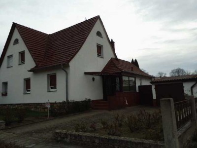Einfamilienhaus (DHH) mit schönen Grundstück in ruhiger Lage von Artern
