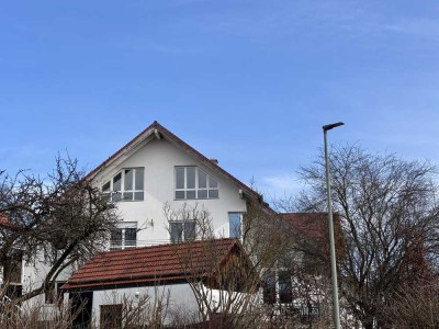 Stilvolle 2-Raum-DG-Wohnung mit Weitblick in Vilsbiburg