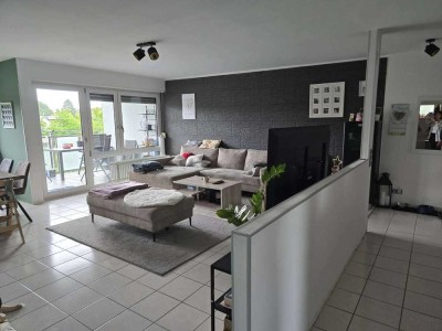 Großzügig wie ein Haus!  Feine Top 4 Zimmer Wohnung, 116 m² Wfl. Sonnenbalkon + TG !!