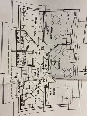 Gepflegte Dachgeschosswohnung mit fünf Zimmern und Balkon in Kaufungen