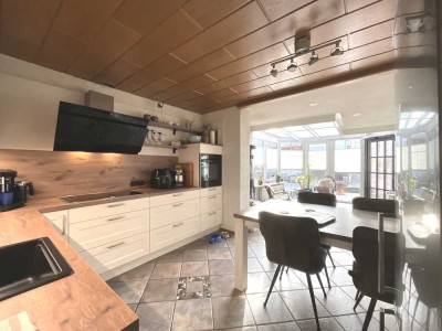 Zweifamilienhaus ca 160 m² Wohnfläche, Kamin und Garten – Ruhige Lage nahe dem Edersee!