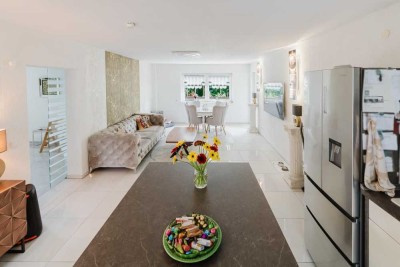 Stilvoll wohnen auf 143 m² mit zwei Garagen, zwei Loggien und Wellnessbereich!