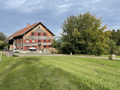 Ländlicher Wohntraum mit Geschichte - außergewöhnliches Bauernhaus in idyllischer Lage