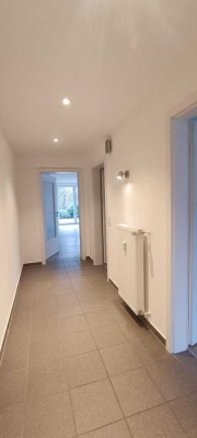 Erdgeschosswohnung, ebenerdig, Terrasse, Garten, Garage und Stellplatz.